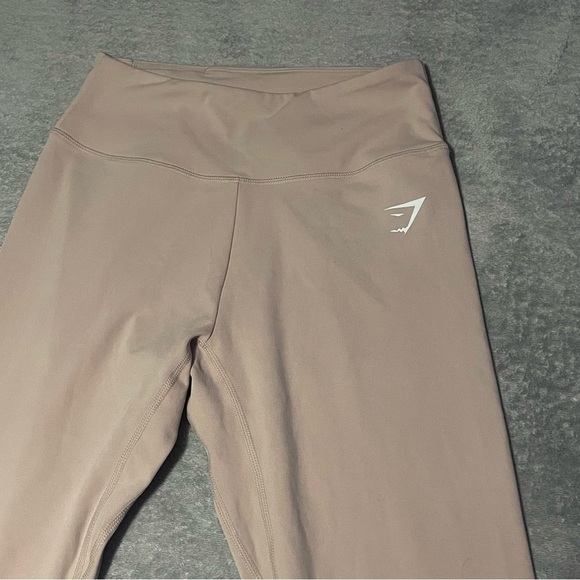 Gymshark dreamy cropped leggings size small in taupe NWT - Picture 3 of 9